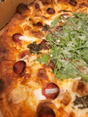 White Garlic pizza +Pepperoni +Arugula