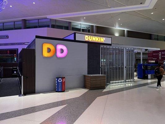 The big Double D! Dallas Dunkin'