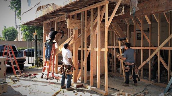 Shoring of the building for seismic retrofit