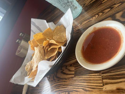 Complementary chips and salsa