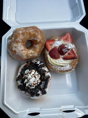 Cronut, Oreo and strawberry custard! So so good!