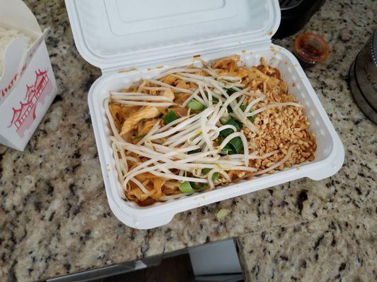 Pad Thai, smaller portions, light flavor