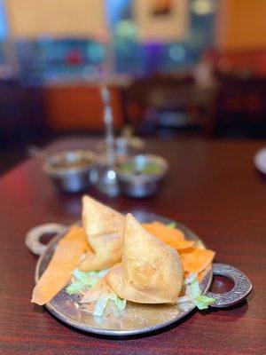 Vegetable Samosa | Instagram: GaoGirlsGrubbin