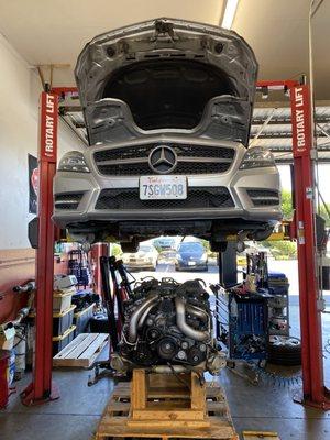 Replacing a CLS550 Twinturbo engine today. Very technical job. Don't try this at home...