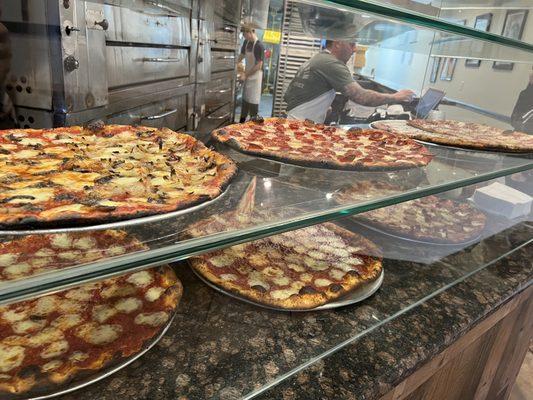 This place makes a great thin crust pizza. They use chuckned mozzarella not shredded. The crust is super thin and gets a nice char.