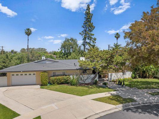 Cute little home in Corona!