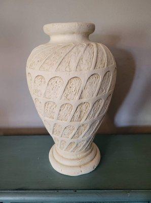 TWIST PLASTER VASE.