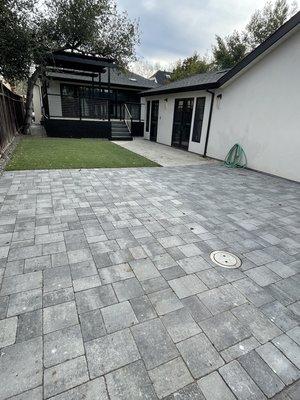 Calstone Gray Charcoal Flat Top Pavers.