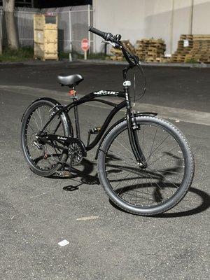 Beach cruiser feat. Front and rear lever brakes with gears