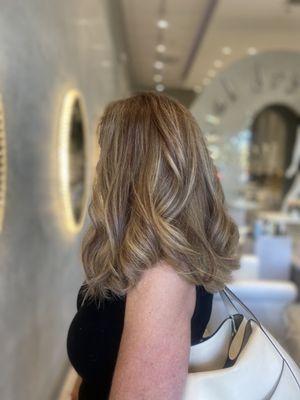 Thanks to Sunny my beige boring hair has low lights, depth and great texture!