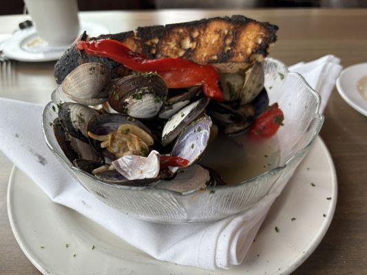 Steamer clams and burnt Cristini