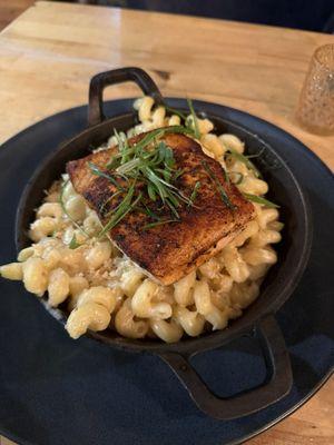 GOUDA MAC & CHEESE with blackened salmon