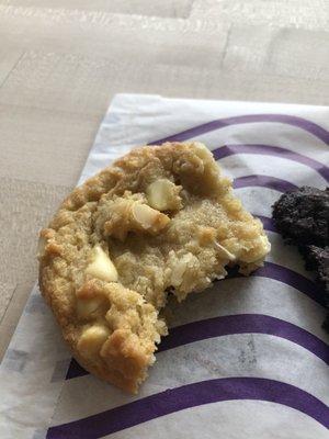 White Chocolate Macadamia Cookie