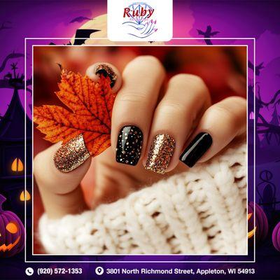 Add a touch of autumn to your hands with romantic and warm nail designs