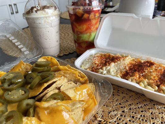 Nachos, esquites, mangoneada and horchata frappe all amazing!!