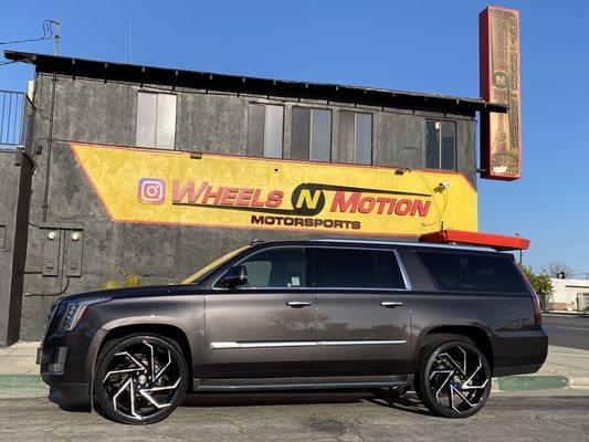 Big Dave's 2017 Cadillac Escalade on 26" Lexani Wheels style Cyclone with Gloss Black & CNC finish on Lionhart tires