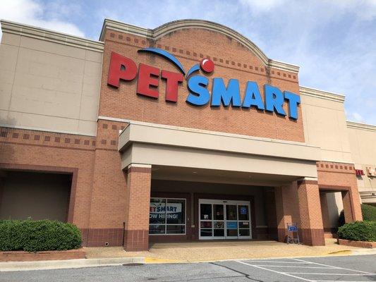 PetSmart storefront.