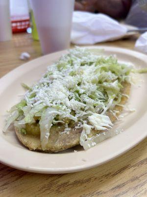 Huarache de chicharron