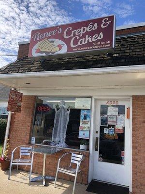 Quaint crepe shop definitely a local secret that is worth finding! Great service and amazing food!