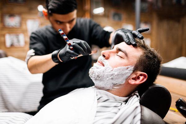 Hot lather shaves are available with select barbers | Los afeitados con espuma caliente están disponibles con peluqueros selectos