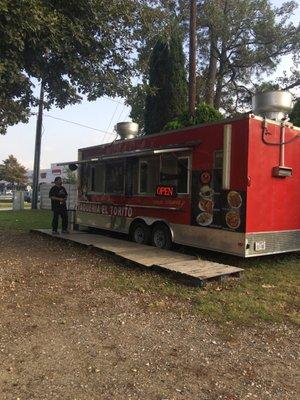 A different angle of the Taco Truck El Torito