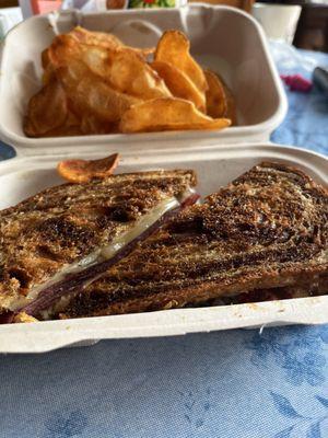 Reuben and chips