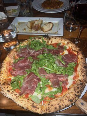 Prosciutto & arugula pizza