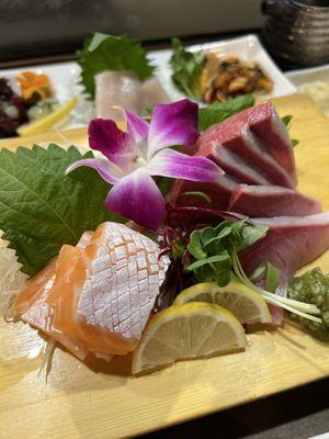 Salmon sashimi & yellowtail sashimi