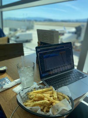 Ginger brew and garlic fries. Great snack!