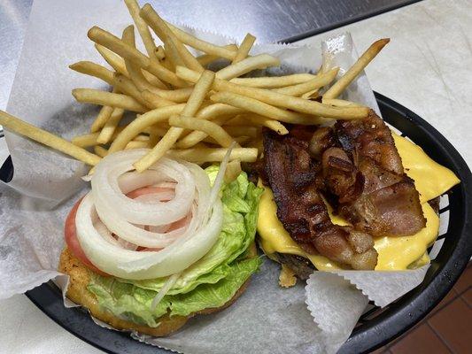 Bacon cheeseburger with fries