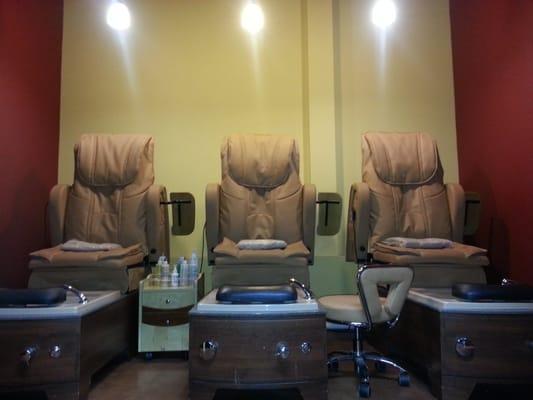 This is where you get your guy feet taken care of. Very manly. Look at the size of those chairs?