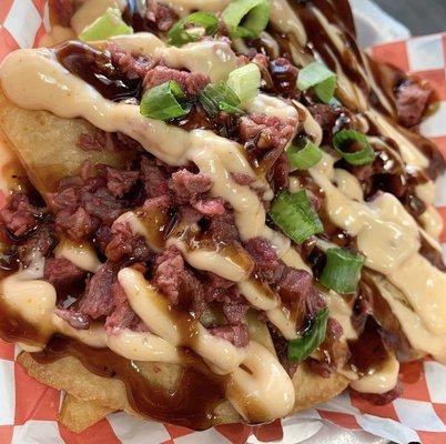 Vietnamese Fusion Nachos
lightly fried fresh flour tortillas pieces then topped with our
Vietnamese brisket, Chives, and our two sauces