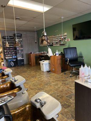 4 adult and one child pediatrician chairs and 3 mani stations.