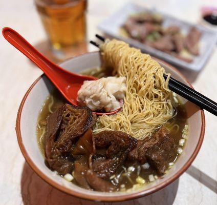 牛腩雲吞麵 Beef Stew Wonton Noodle Soup | $12.95