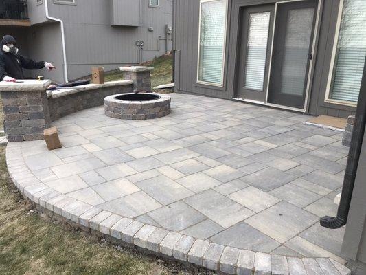 Unilock Bristol Valley patio firepit and seating wall