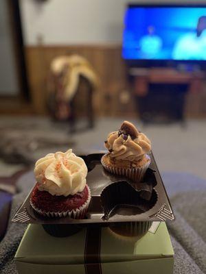 Red velvet & chocolate chip cookie