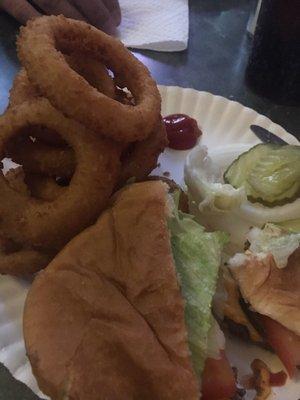 Cheeseburger deluxe with onion rings