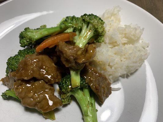 Beef and broccoli with white rice