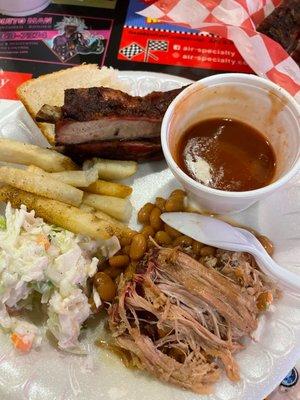 Pulled pork Combo Plate (2 Meats)