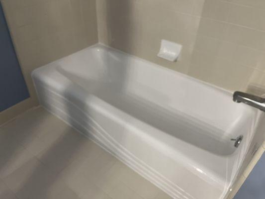 White refinished tub