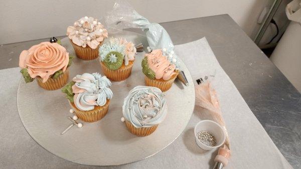 Pastel Baby Shower cupcakes