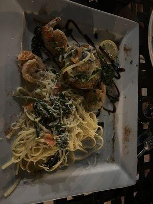 Crabcake and shrimp pasta