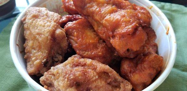 Bucket of fried chicken wings