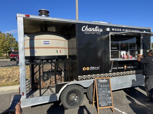 Beautiful new food truck for Chantico!!