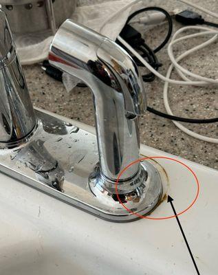 The base was not satisfactorily fixed to the sink surface, so, now it's loose after less than 3 months of normal use.