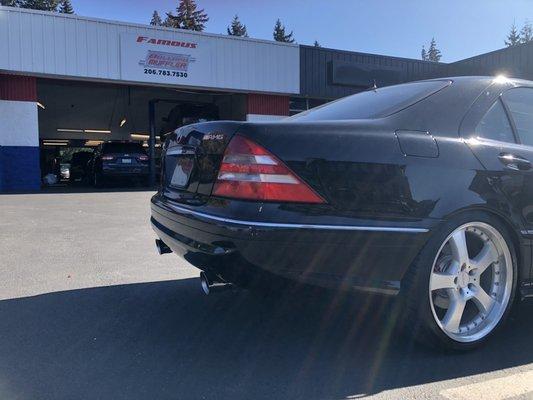 Magna flow muffler with custom tips, secondary cat and resonator delete.