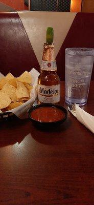 Chips, salsa, cerveza!