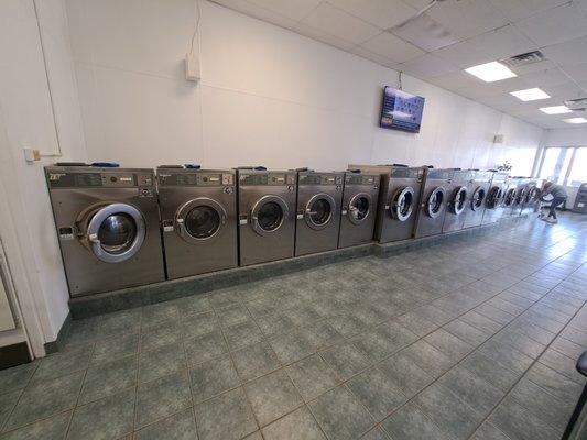 7am - 9pm 7 days a week. 
Large capacity washing machines available.