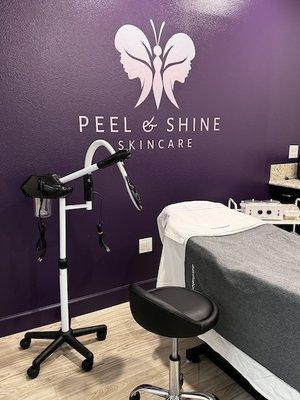 Peel & Shine is a vibrant modern space for all your Facial & Wax needs.