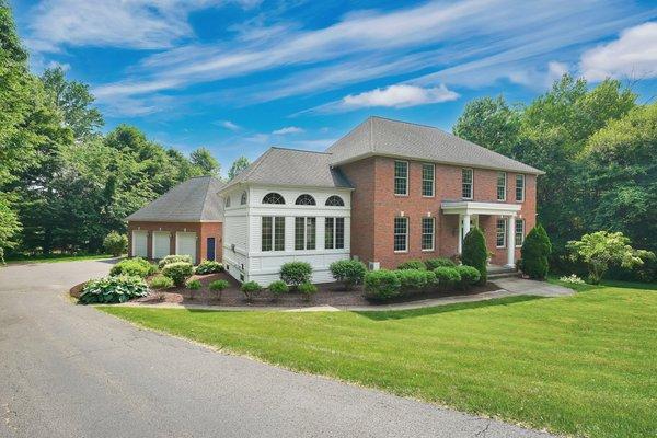 36 Devonshire Ter, East Longmeadow MA 
$1,049,000